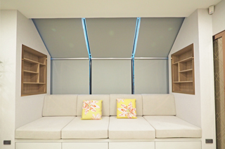 ม่านม้วนชุดสโลป ( Roller Blinds Slope ) บ้านพักส่วนตัว