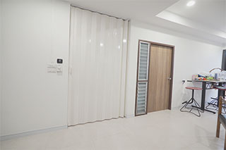 ฉากกั้นห้องพีวีซี (PVC Folding Door) หมู่บ้านสิริสาทร