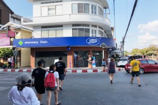 ผลงานการติดตั้ง ม่านม้วนกรองแสง Boots กาดสมเพชร จ.เชียงใหม่ 
